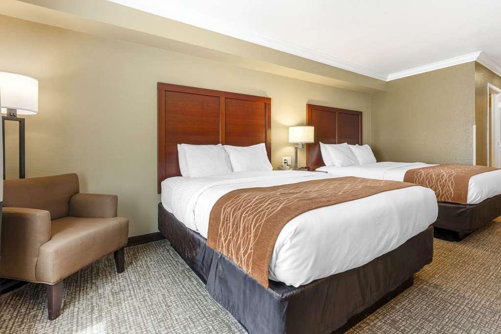 Comfort Inn Арката Стая снимка