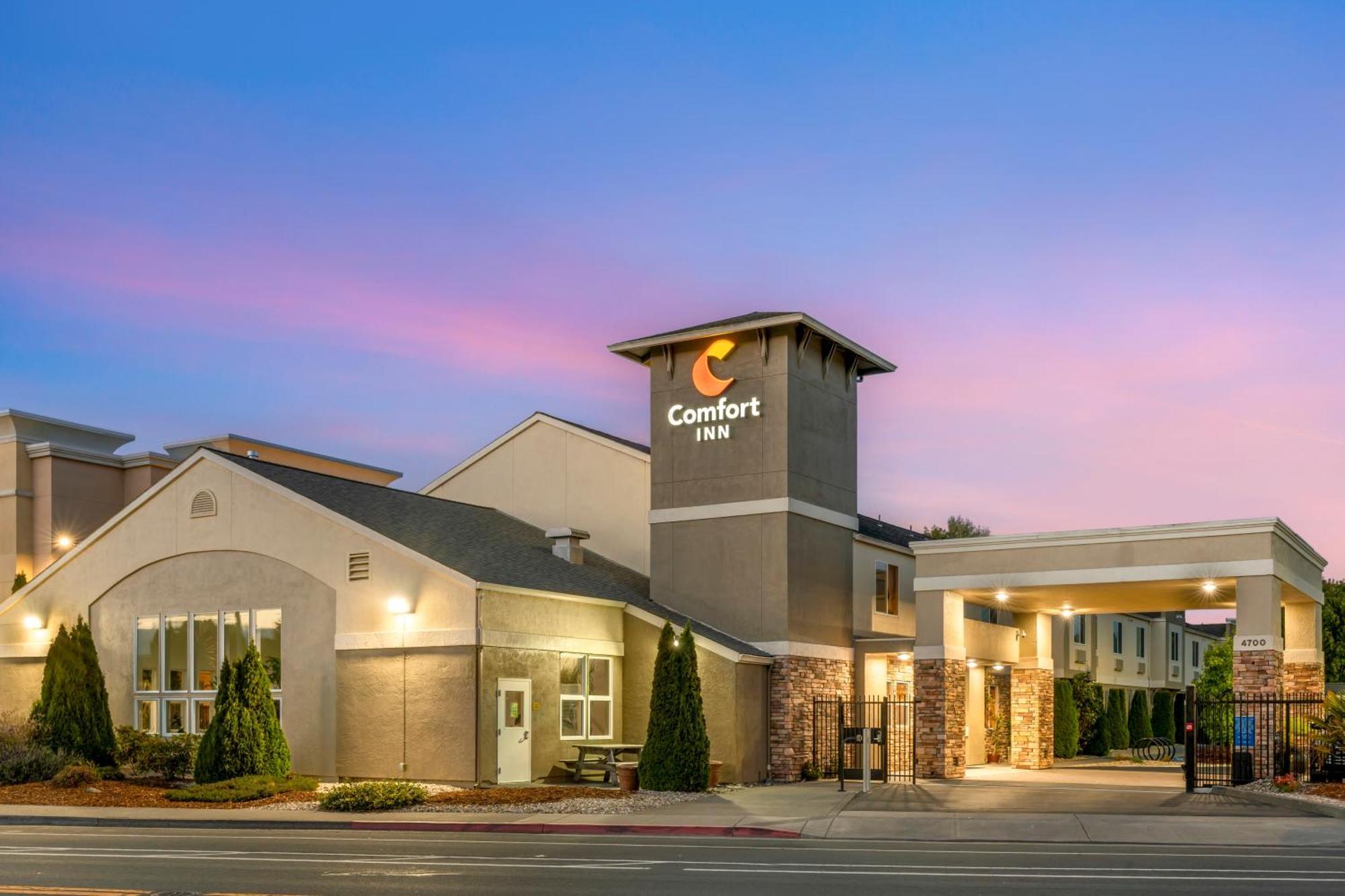 Comfort Inn Арката Екстериор снимка