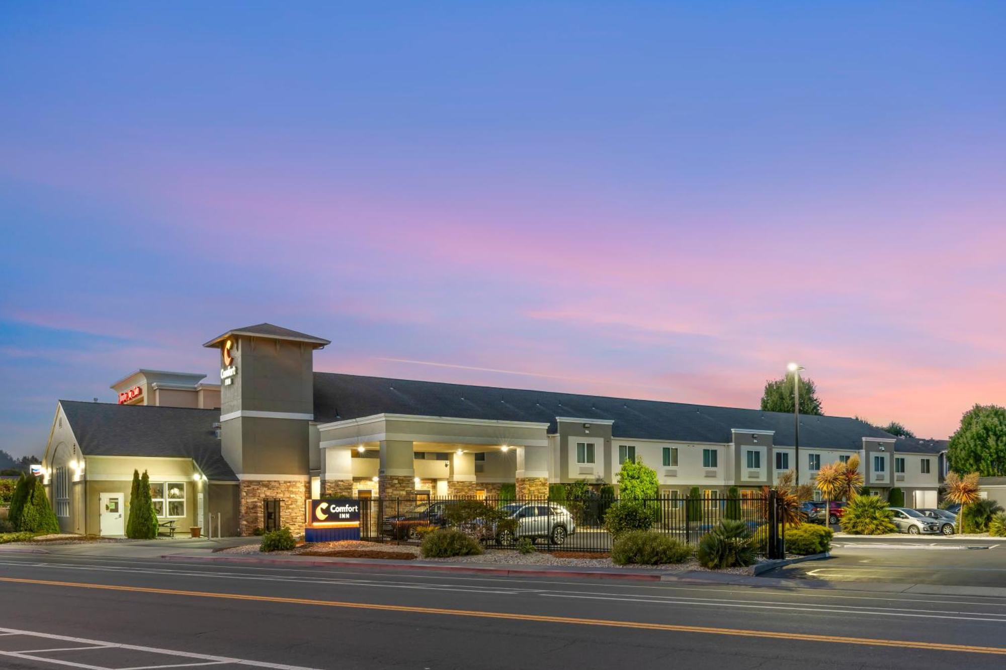 Comfort Inn Арката Екстериор снимка
