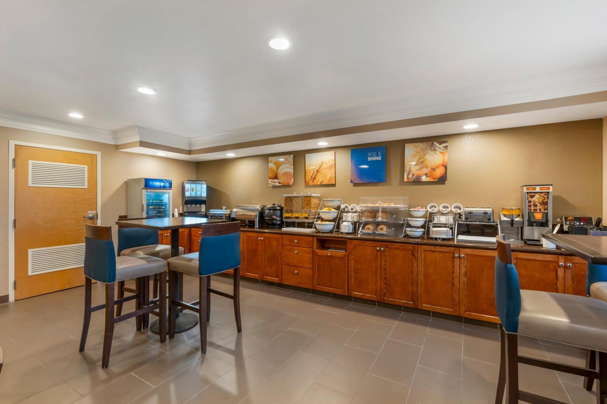 Comfort Inn Арката Екстериор снимка