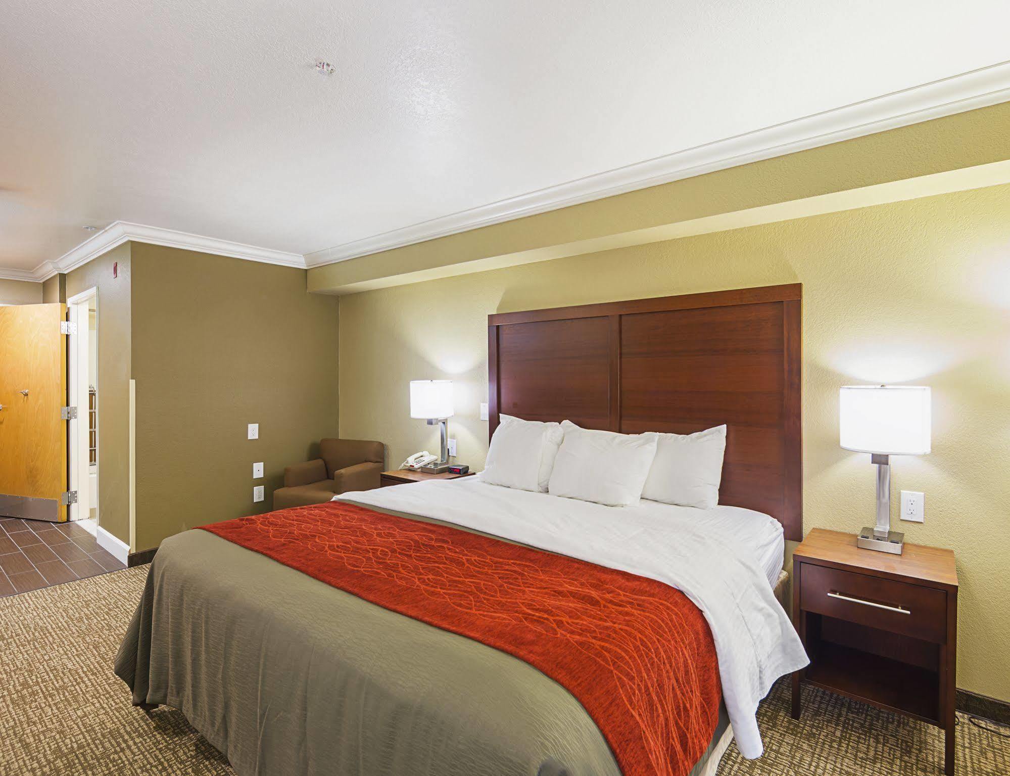 Comfort Inn Арката Екстериор снимка
